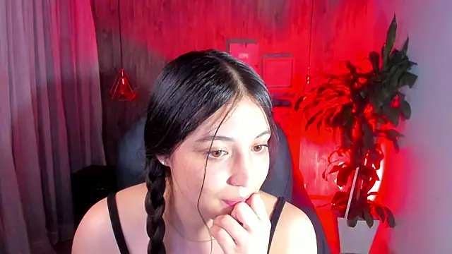 Snapshot of Brittany__18 chatting on January 13, 2025, 9:42 pm Brittany 18 online show from January 13, 2025, 9:42 pm