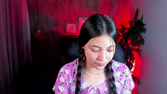 Snapshot of Brittany__18 chatting on January 12, 2025, 10:33 pm Brittany 18 online show from January 12, 2025, 10:33 pm