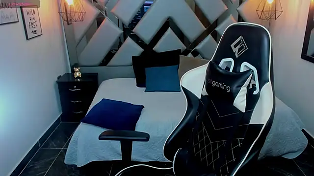 Snapshot of Brittany__18 chatting on January 19, 2025, 9:34 pm Brittany 18 online show from January 19, 2025, 9:34 pm