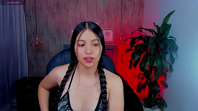 Snapshot of Brittany__18 chatting on February 6, 2025, 7:51 pm Brittany 18 online show from February 6, 2025, 7:51 pm