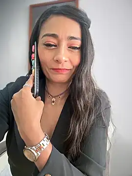 BELLA--26 online show from October 30, 2025, 1:42 pm