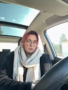 Mia-Fuchs online show from March 5, 2025, 8:43 am