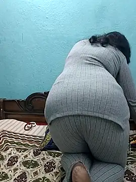 Snapshot of _MilkyBar chatting on December 2, 2025, 4:30 pm MilkyBar online show from December 2, 2025, 4:30 pm