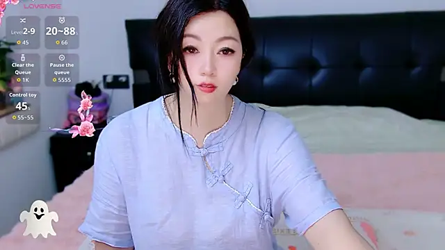 Snapshot of Mi--Manchi chatting on June 5, 2026, 7:47 am Mi--Manchi online show from June 5, 2026, 7:47 am