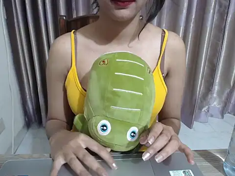 Snapshot of Elena-Cruz chatting on February 13, 2025, 5:44 pm Elena-Cruz online show from February 13, 2025, 5:44 pm