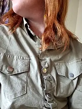 Snapshot of JinjaJess chatting on February 26, 2025, 12:05 pm JinjaJess online show from February 26, 2025, 12:05 pm