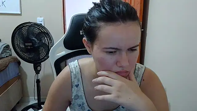Snapshot of camillebr chatting on February 21, 2025, 12:27 pm camillebr online show from February 21, 2025, 12:27 pm