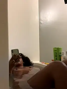 Snapshot of lunalustycumslut chatting on November 4, 2025, 10:41 am lunalustycumslut online show from November 4, 2025, 10:41 am