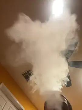 Snapshot of LA_cloudzzpnp chatting on January 14, 2025, 9:35 am LA cloudzzpnp online show from January 14, 2025, 9:35 am