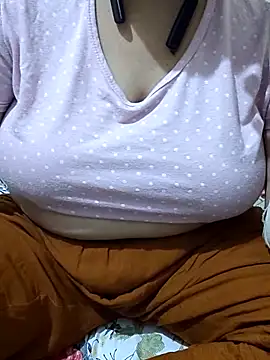 Snapshot of mallupriyapriya chatting on June 22, 2026, 5:43 pm mallupriyapriya online show from June 22, 2026, 5:43 pm