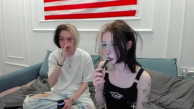 Snapshot of VeryRare_TwinS chatting on June 1, 2026, 7:41 am VeryRare TwinS online show from June 1, 2026, 7:41 am
