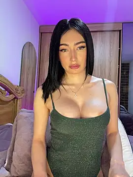 Maddy Jones online show from April 7, 2026, 12:23 am