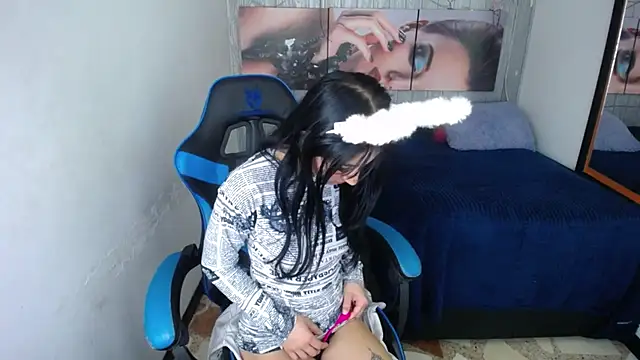 Anniee x online show from October 15, 2025, 12:57 pm