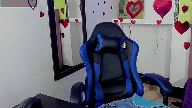 Snapshot of Anniee_x chatting on March 11, 2026, 12:54 pm Anniee x online show from March 11, 2026, 12:54 pm