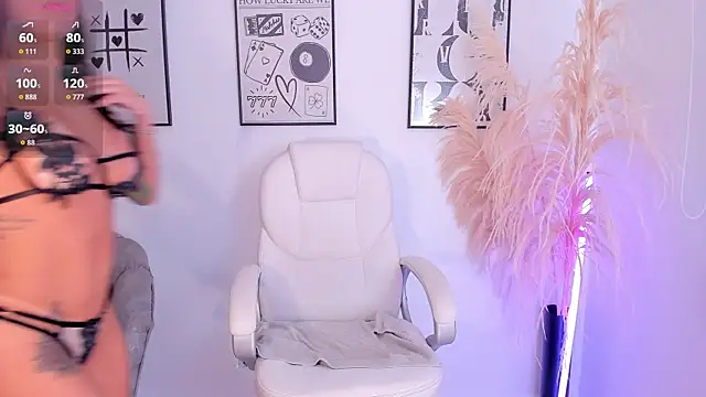 NiiaEvanss online show from October 22, 2025, 1:21 pm