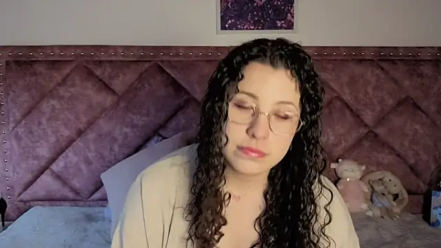 Charlotte  Miller online show from September 14, 2025, 11:21 am