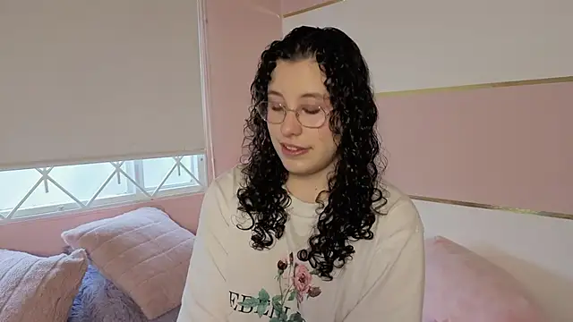 Charlotte  Miller online show from October 4, 2025, 11:23 am