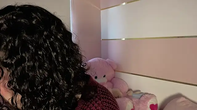 Charlotte  Miller online show from November 5, 2025, 11:46 am