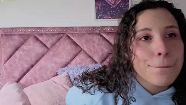 Charlotte  Miller online show from September 15, 2025, 11:32 am