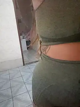 Snapshot of AliceRuivinha2 chatting on October 22, 2025, 10:15 am AliceRuivinha2 online show from October 22, 2025, 10:15 am