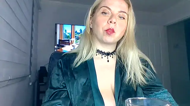 HappyIva online show from October 23, 2025, 1:15 am