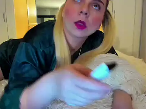 Snapshot of HappyIva chatting on January 14, 2025, 1:04 am HappyIva online show from January 14, 2025, 1:04 am