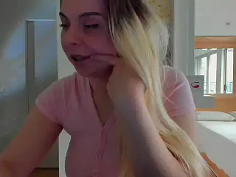 Snapshot of HappyIva chatting on January 21, 2025, 11:02 pm HappyIva online show from January 21, 2025, 11:02 pm