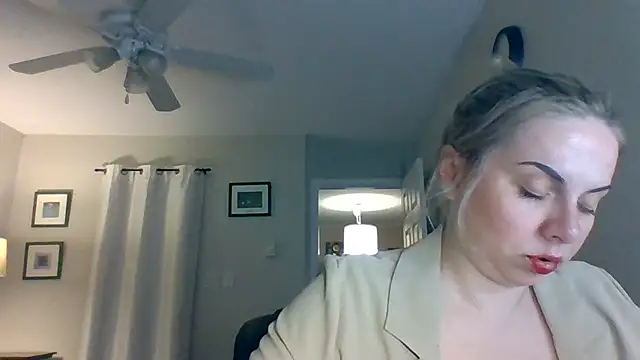 HappyIva online show from November 13, 2025, 3:54 am