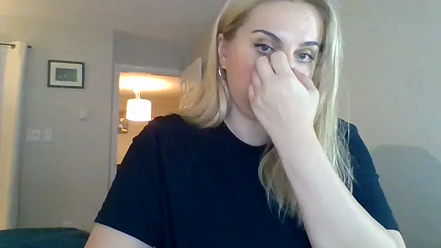 HappyIva online show from October 18, 2025, 6:21 pm