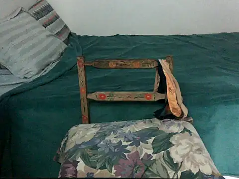 Snapshot of GoloZeusMax chatting on November 5, 2025, 6:11 pm GoloZeusMax online show from November 5, 2025, 6:11 pm