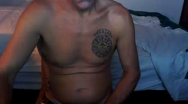 Snapshot of GoloZeusMax chatting on March 10, 2025, 5:43 am GoloZeusMax online show from March 10, 2025, 5:43 am