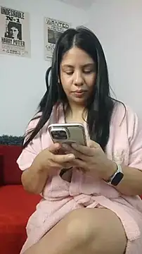 Snapshot of downsonMia chatting on June 27, 2026, 12:22 pm downsonMia online show from June 27, 2026, 12:22 pm