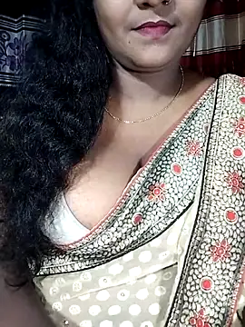 Snapshot of YERY_HOT chatting on October 9, 2025, 5:35 pm YERY HOT online show from October 9, 2025, 5:35 pm