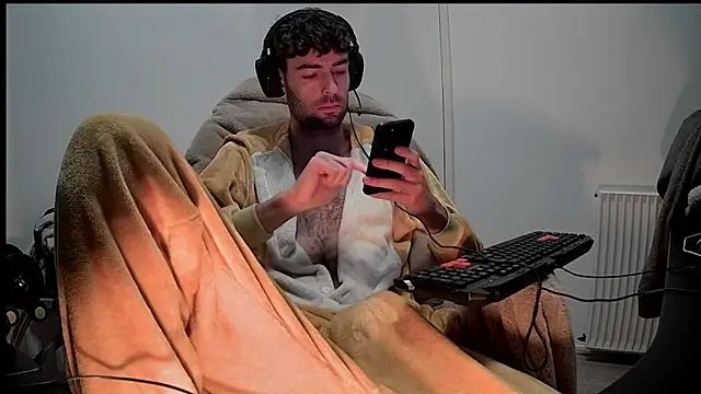 Snapshot of onesieboyx chatting on January 10, 2025, 12:26 pm onesieboyx online show from January 10, 2025, 12:26 pm