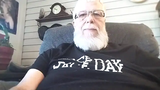 Snapshot of Futura_intx chatting on December 15, 2025, 3:51 pm Futura intx online show from December 15, 2025, 3:51 pm