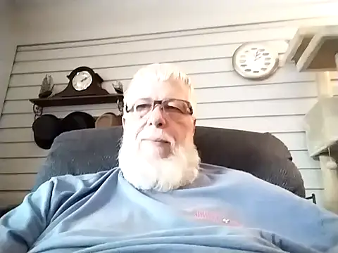 Snapshot of Futura_intx chatting on December 19, 2025, 8:11 pm Futura intx online show from December 19, 2025, 8:11 pm