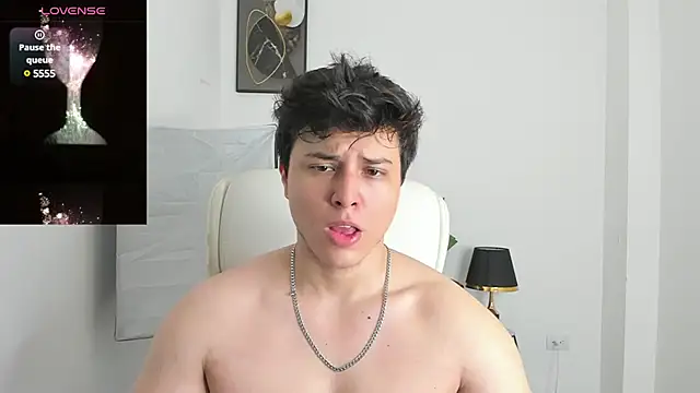 Snapshot of Thom_Ohtani chatting on February 2, 2025, 2:17 am Thom Ohtani online show from February 2, 2025, 2:17 am