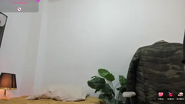 Snapshot of Thom_Ohtani chatting on September 24, 2025, 1:57 am Thom Ohtani online show from September 24, 2025, 1:57 am
