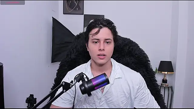Snapshot of Thom_Ohtani chatting on March 14, 2025, 12:21 am Thom Ohtani online show from March 14, 2025, 12:21 am
