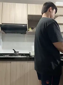 Snapshot of Thom_Ohtani chatting on January 12, 2025, 1:42 am Thom Ohtani online show from January 12, 2025, 1:42 am