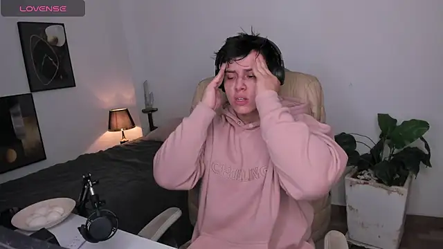 Snapshot of Thom_Ohtani chatting on November 14, 2025, 2:48 am Thom Ohtani online show from November 14, 2025, 2:48 am