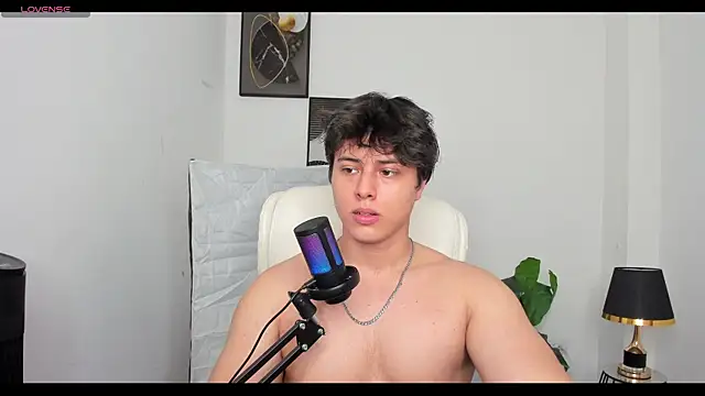 Snapshot of Thom_Ohtani chatting on March 13, 2025, 7:39 pm Thom Ohtani online show from March 13, 2025, 7:39 pm