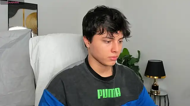 Snapshot of Thom_Ohtani chatting on March 1, 2025, 1:43 am Thom Ohtani online show from March 1, 2025, 1:43 am