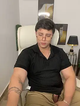 Snapshot of Thom_Ohtani chatting on January 22, 2025, 5:16 am Thom Ohtani online show from January 22, 2025, 5:16 am