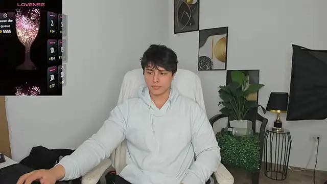 Snapshot of Thom_Ohtani chatting on February 21, 2025, 5:31 pm Thom Ohtani online show from February 21, 2025, 5:31 pm