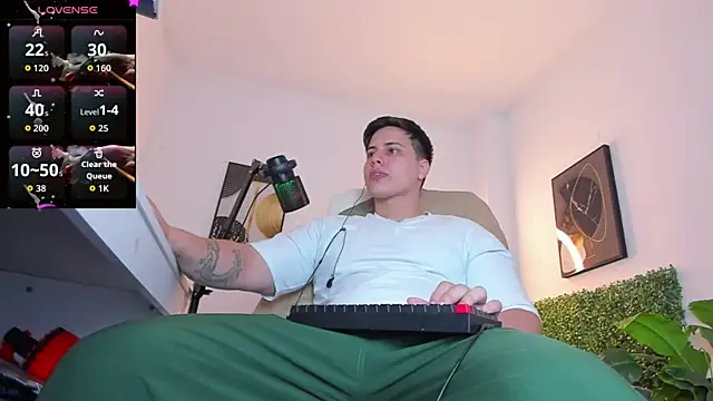 Snapshot of Thom_Ohtani chatting on February 8, 2026, 12:52 am Thom Ohtani online show from February 8, 2026, 12:52 am