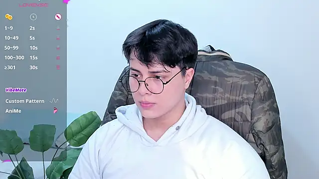 Snapshot of Thom_Ohtani chatting on September 9, 2025, 9:57 pm Thom Ohtani online show from September 9, 2025, 9:57 pm