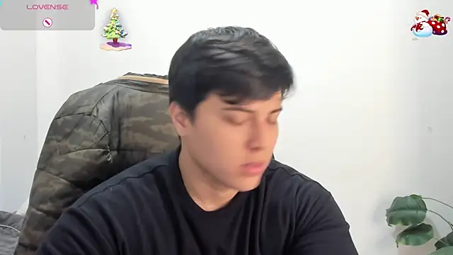 Snapshot of Thom_Ohtani chatting on November 6, 2025, 8:02 pm Thom Ohtani online show from November 6, 2025, 8:02 pm