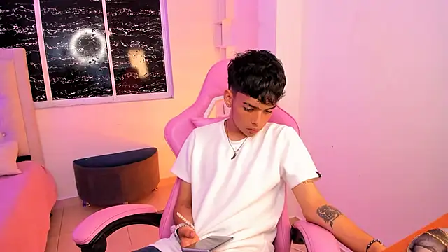 angelyoung18 online show from February 25, 2025, 7:49 pm