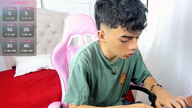 angelyoung18 online show from January 26, 2025, 1:04 pm